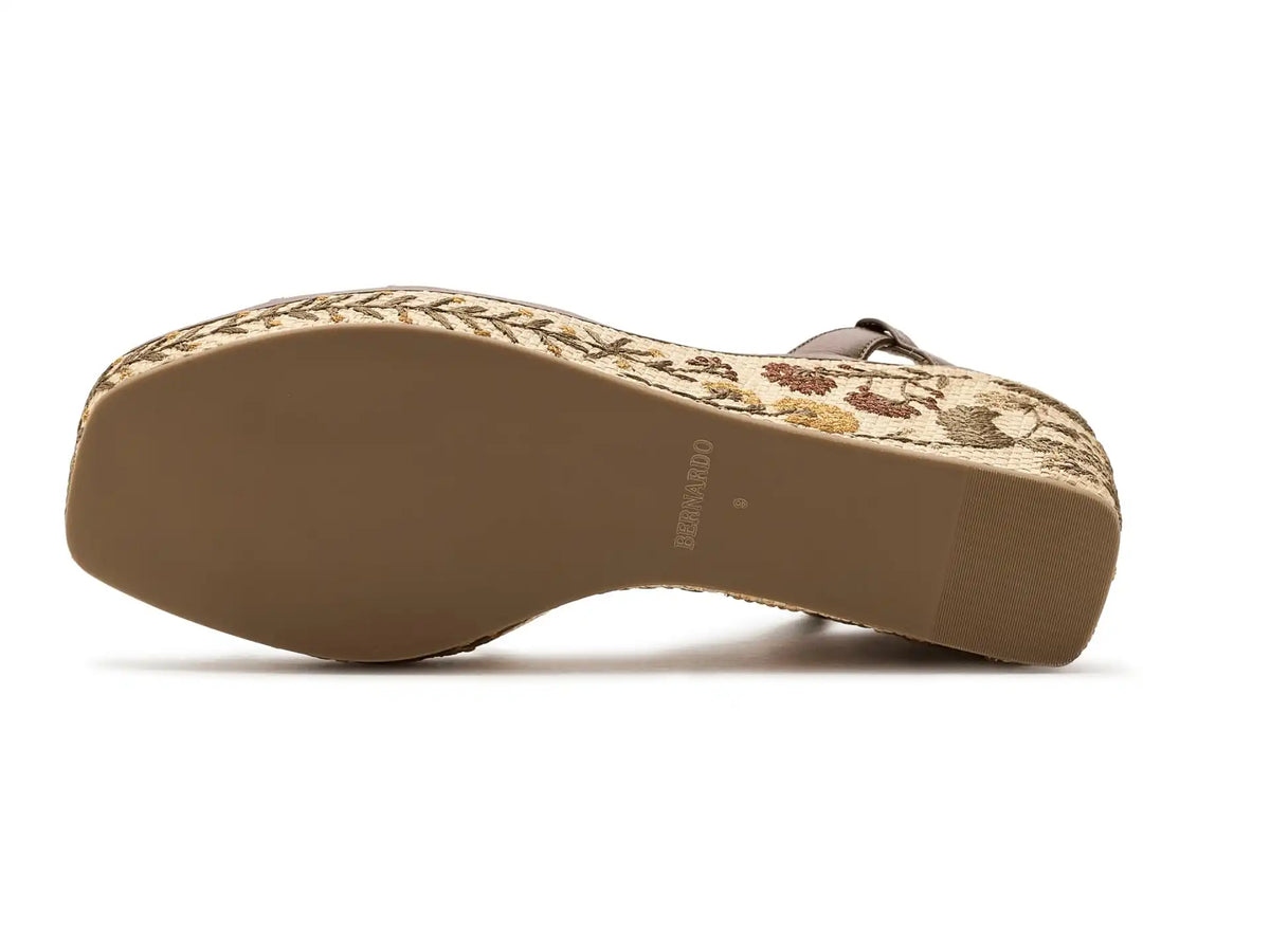Women's Bernardo Cairo Embroidery