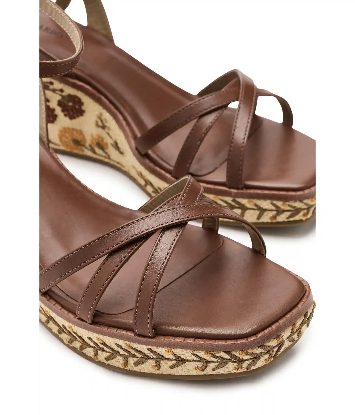Women's Bernardo Cairo Embroidery